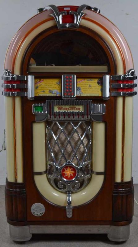 "WURLITZER JUKE BOX" Model: "One More Time - 1015-CD, Design Paul Fuller" - für 50 CD´s, um 1990. - Image 4 of 30