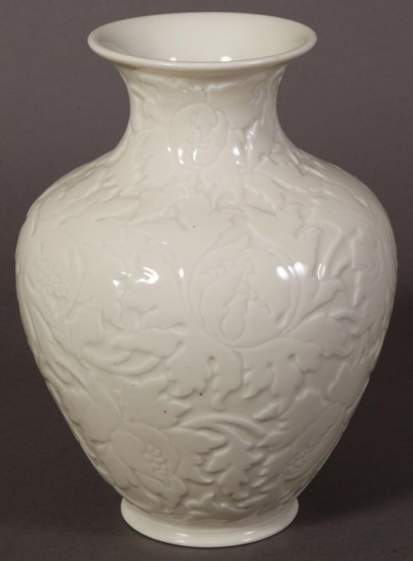 Bauchige "Rosenthal"-Vase, flächiger Floraldekor. Höhe 29 cm, Durchmesser 20 cm.