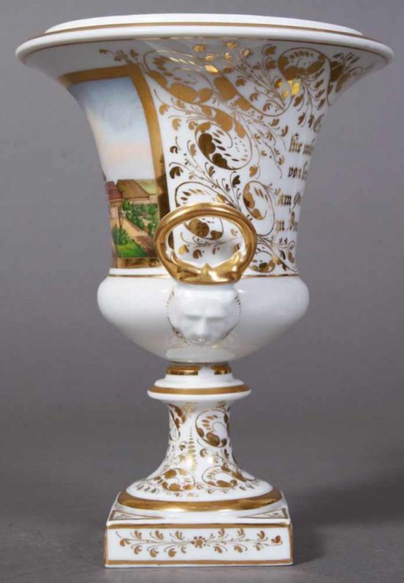 Ansichtenvase, Weißporzellan mit fein gemalter Ansicht eines Gutshauses, rückseitig mit - Image 2 of 8