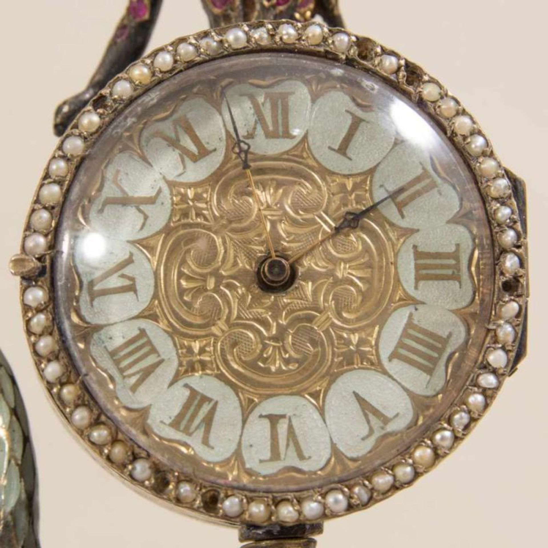 Höchst seltene Wiener Figurenuhr "en miniature" um 1860/80. Vergoldetes Bronzegehäuse reich mit - Image 7 of 11