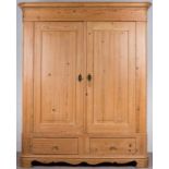 Großer Dielenschrank/Kleiderschrank. Norddeutsches Biedermeier um 1850/70. Nadelholz massiv, voll