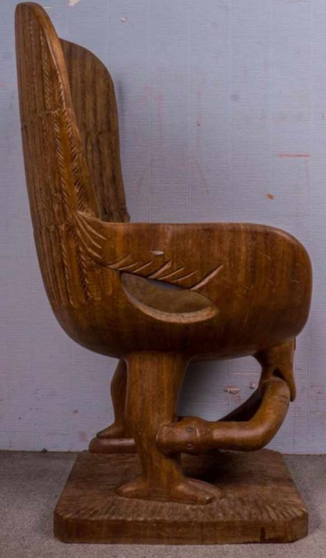 Afrikanischer Häuptlingsthron/Thronsessel. Hartholz, aus einem Stamm geschnitzt. In Form eines - Image 2 of 4