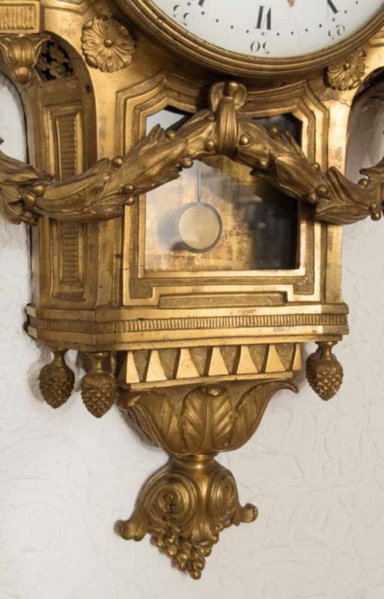 Grosse Carteluhr des CHARLES BERTRAND (meister 1789), Paris um 1780/90, vergoldetes Bronzegehäuse - Image 7 of 10