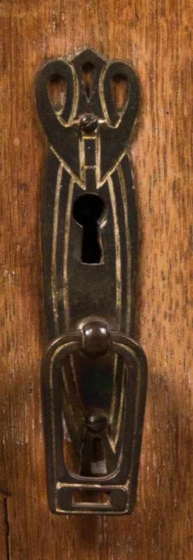 Salonschrank, Eiche, Jugendstil um 1900. Originale Bleiverglasung, Messingbeschlagwerk. Im - Image 4 of 14