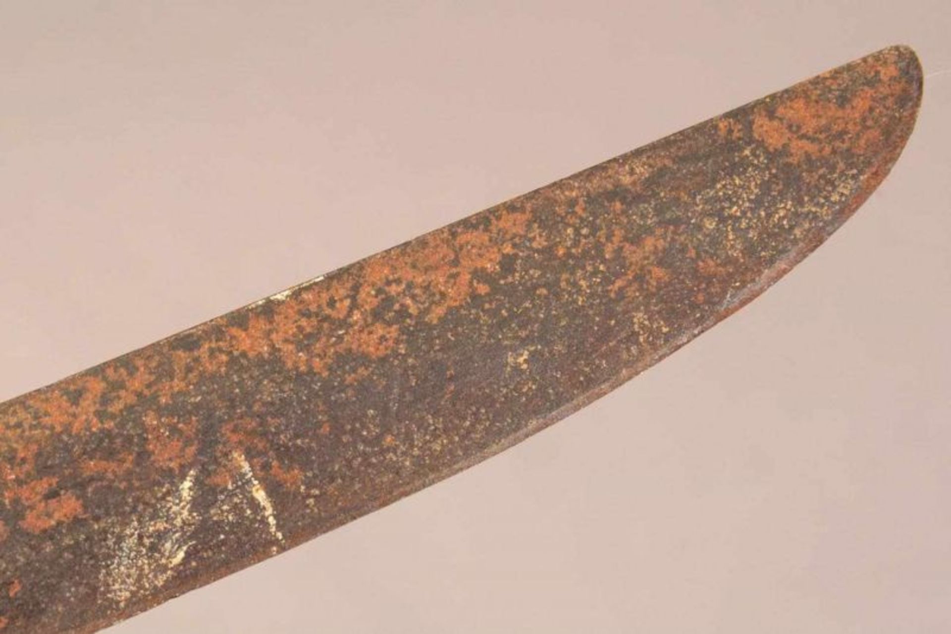 Säbel, Mitte 18. Jhd., gebogene Klinge mit Ätzdekor, teilweise goldtauschiert, Klingenrücken mit "W" - Image 8 of 8