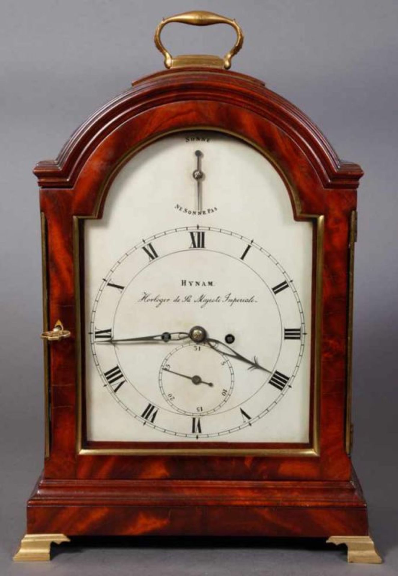 Bracket-Clock des ROBERT HYNAM (England 1735 oder ´37 - 1817 Sankt Petersburg). Er war als Uhrmacher
