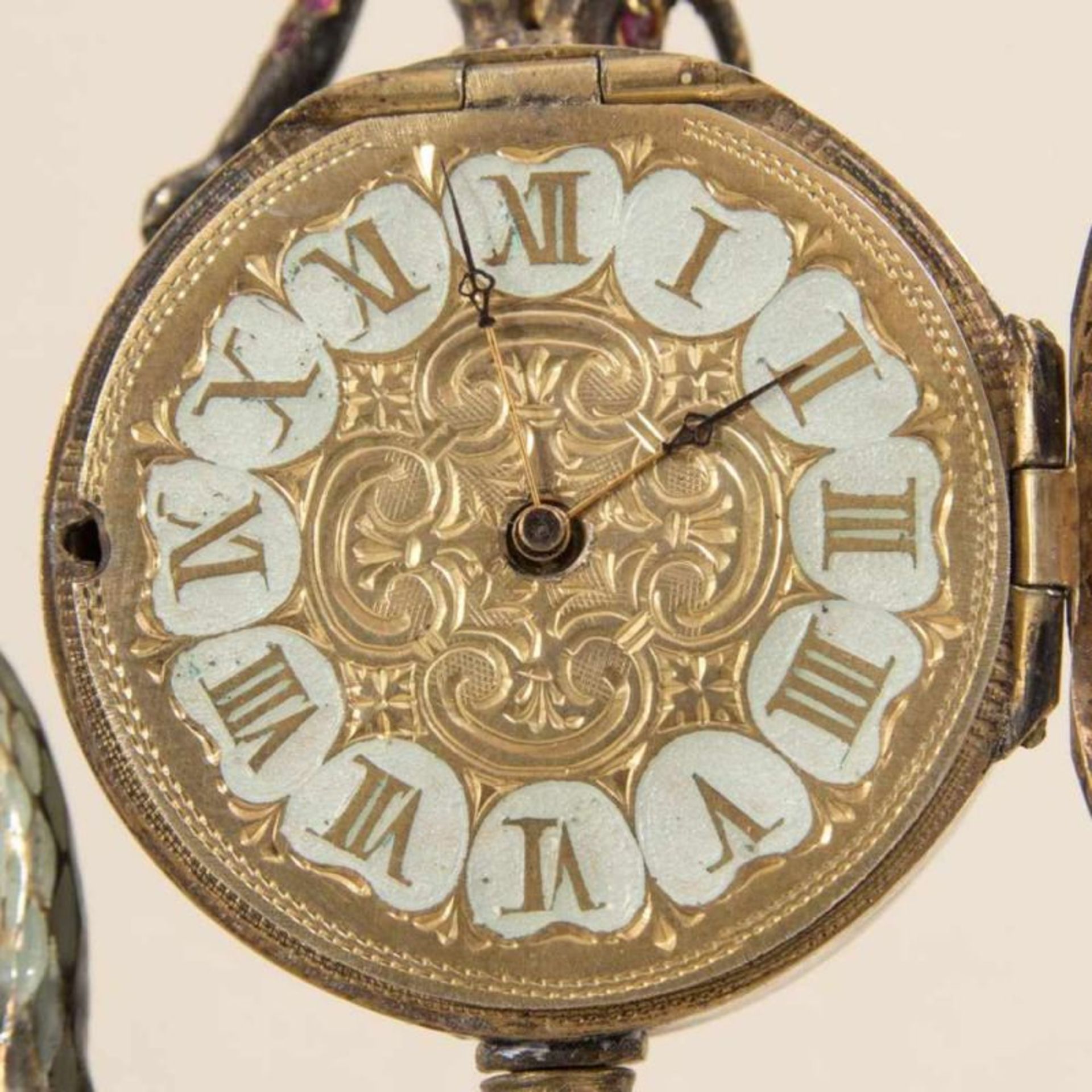 Höchst seltene Wiener Figurenuhr "en miniature" um 1860/80. Vergoldetes Bronzegehäuse reich mit - Image 8 of 11