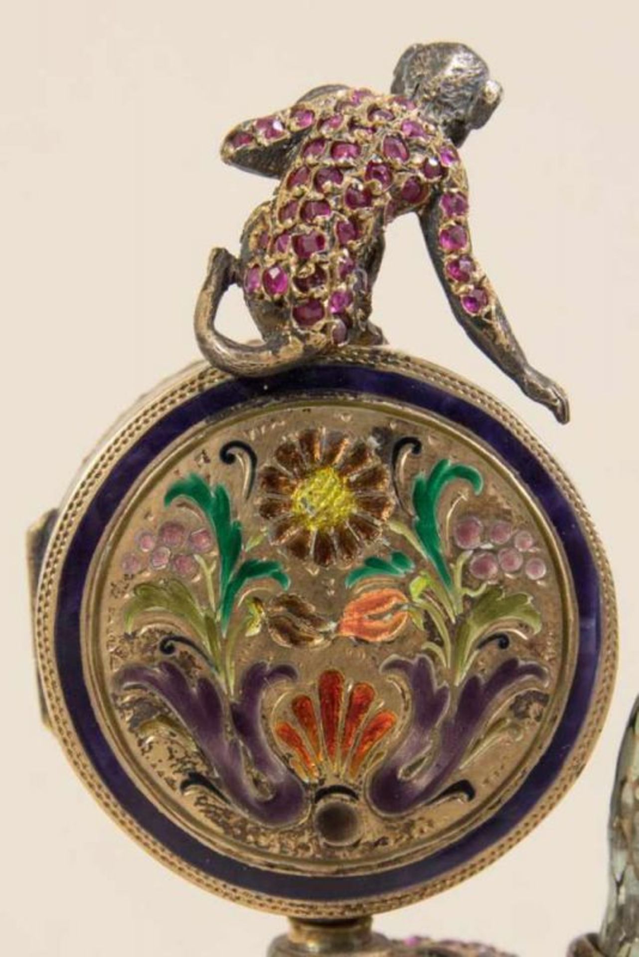 Höchst seltene Wiener Figurenuhr "en miniature" um 1860/80. Vergoldetes Bronzegehäuse reich mit - Image 9 of 11