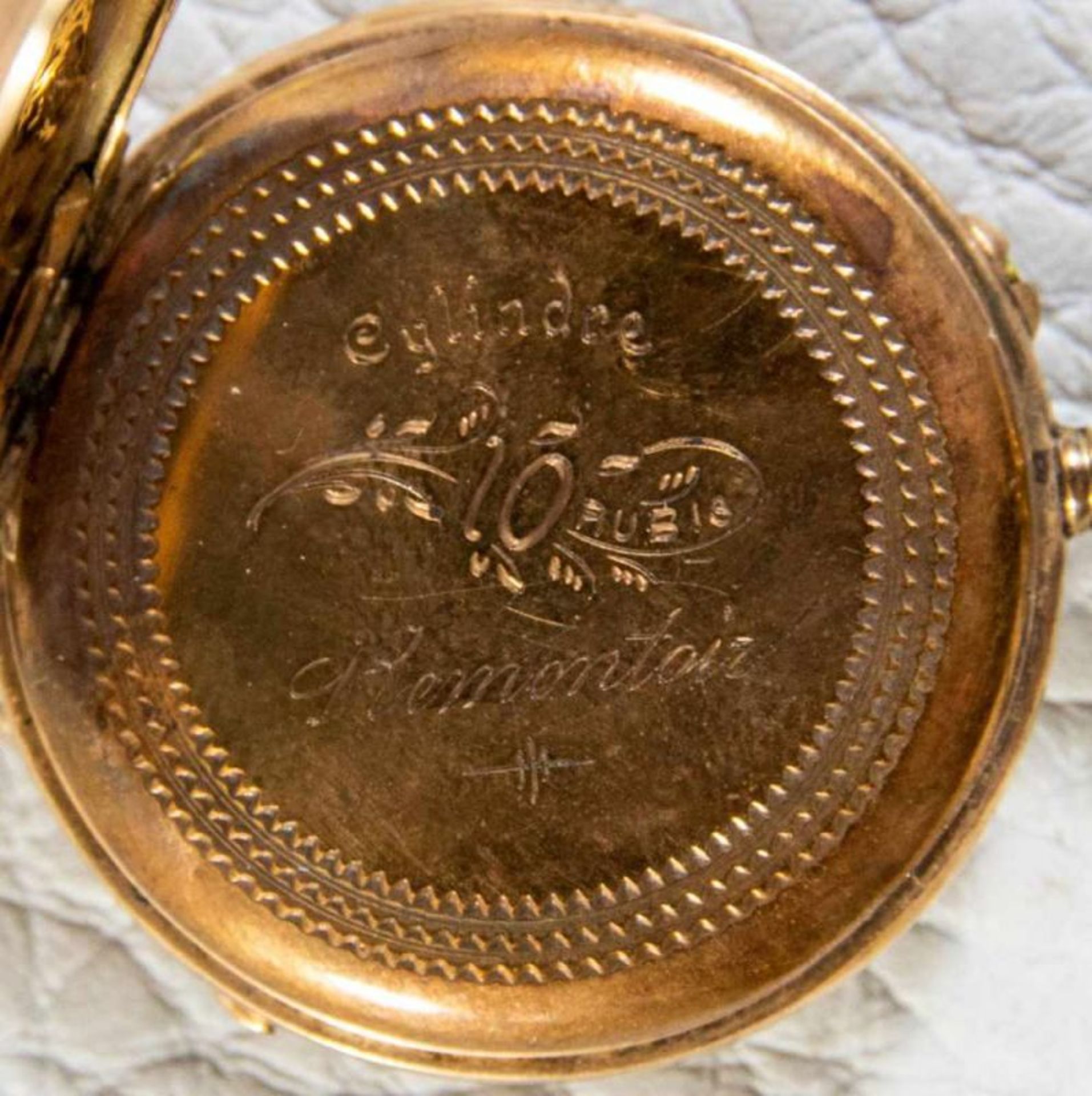 Goldene Damentaschenuhr, 585er Gelbgoldgehäuse mit aufwändigem, floralem Gravurdekor, Durchmesser - Bild 5 aus 6