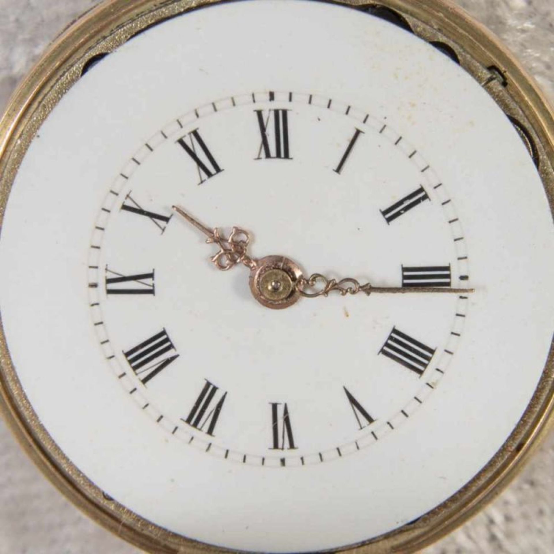 Kleine Damentaschenuhr, Gehäuse in 585er Gelbgold, Rückdeckel aufwändig floral graviert. Um 1900. - Bild 2 aus 8