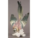 "Papagei", ENS-Thüringen, Höhe ca. 35 cm, polychrom staffiertes Weißporzellan, schöner,