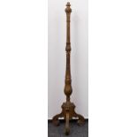 Stehlampenfuß, Holz mit Stuckauflagen, vergoldet, Historismus 19./20. Jhd., Höhe ca. 150 cm,
