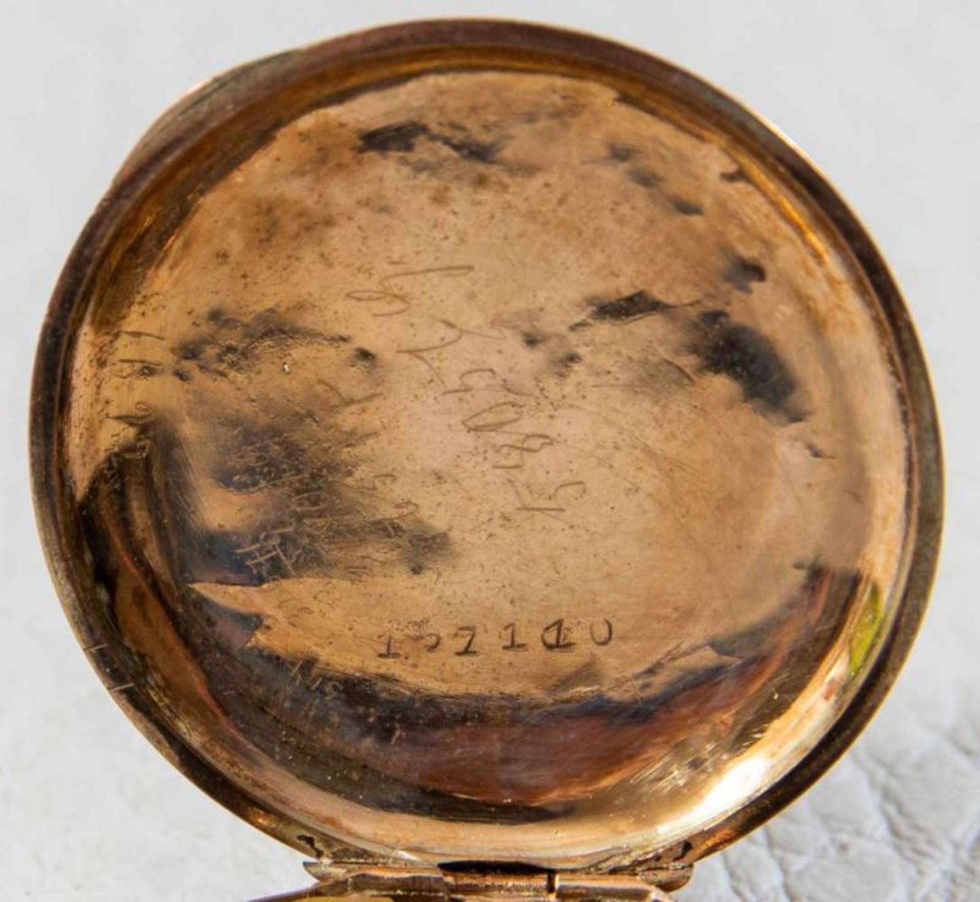 Antike Damentaschenuhr um 1890/1900, Gold?. Gehäusedurchmesser ca. 30 mm. Floral verzierter - Bild 4 aus 5