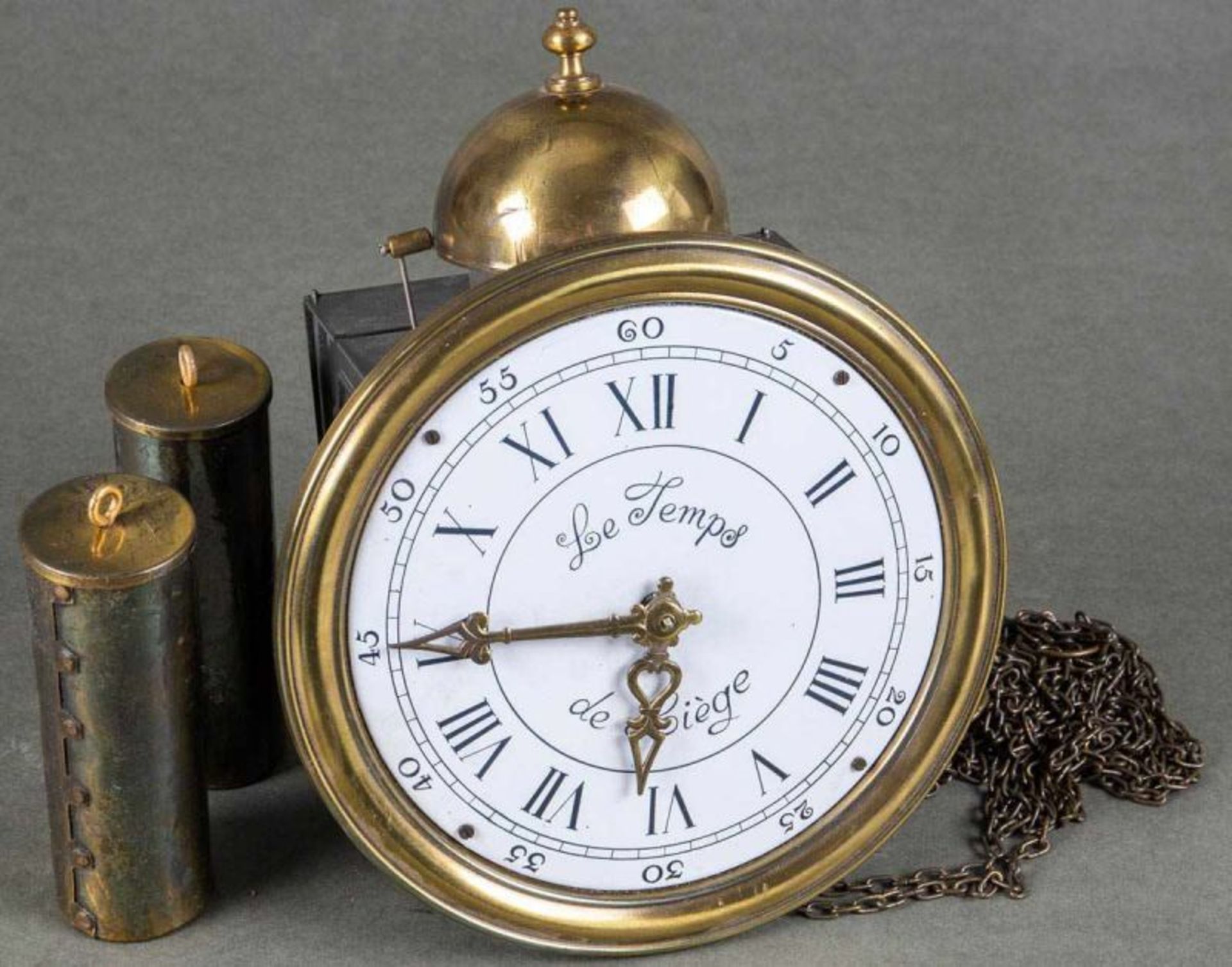 Kleine Comtoise Wanduhr, Ziffernblatt bez.: "Le Temps de Liege". 20. Jhd. ,Schlag auf Glocke,