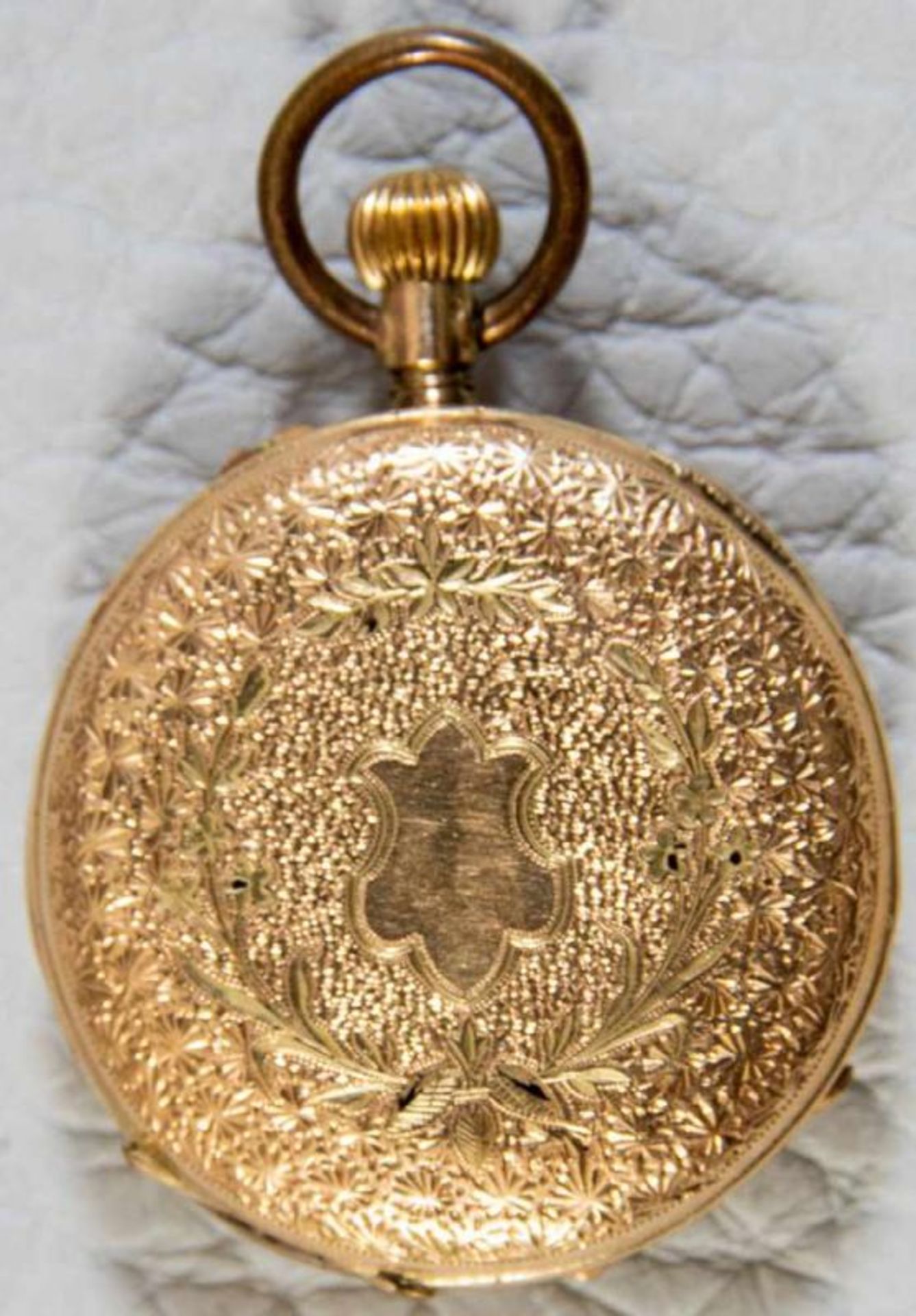 Goldene Damentaschenuhr, 585er Gelbgoldgehäuse mit aufwändigem, floralem Gravurdekor, Durchmesser - Bild 4 aus 6