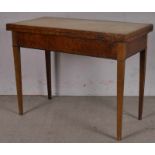 Spieltisch. Biedermeier um 1820/30. Birke massiv & furniert, überwiegend Sägefurnierstärke, Tisch