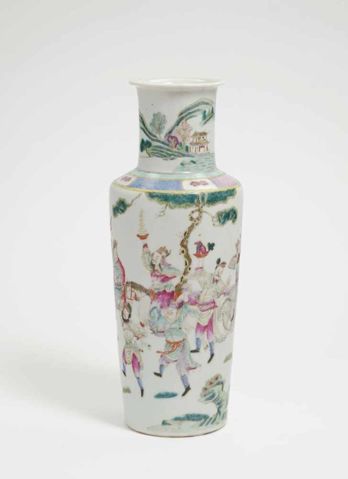 Rouleau-Vase China Porzellan. Bunter Emailfarbendekor: Feiernde Gesellschaft im Park. Rote