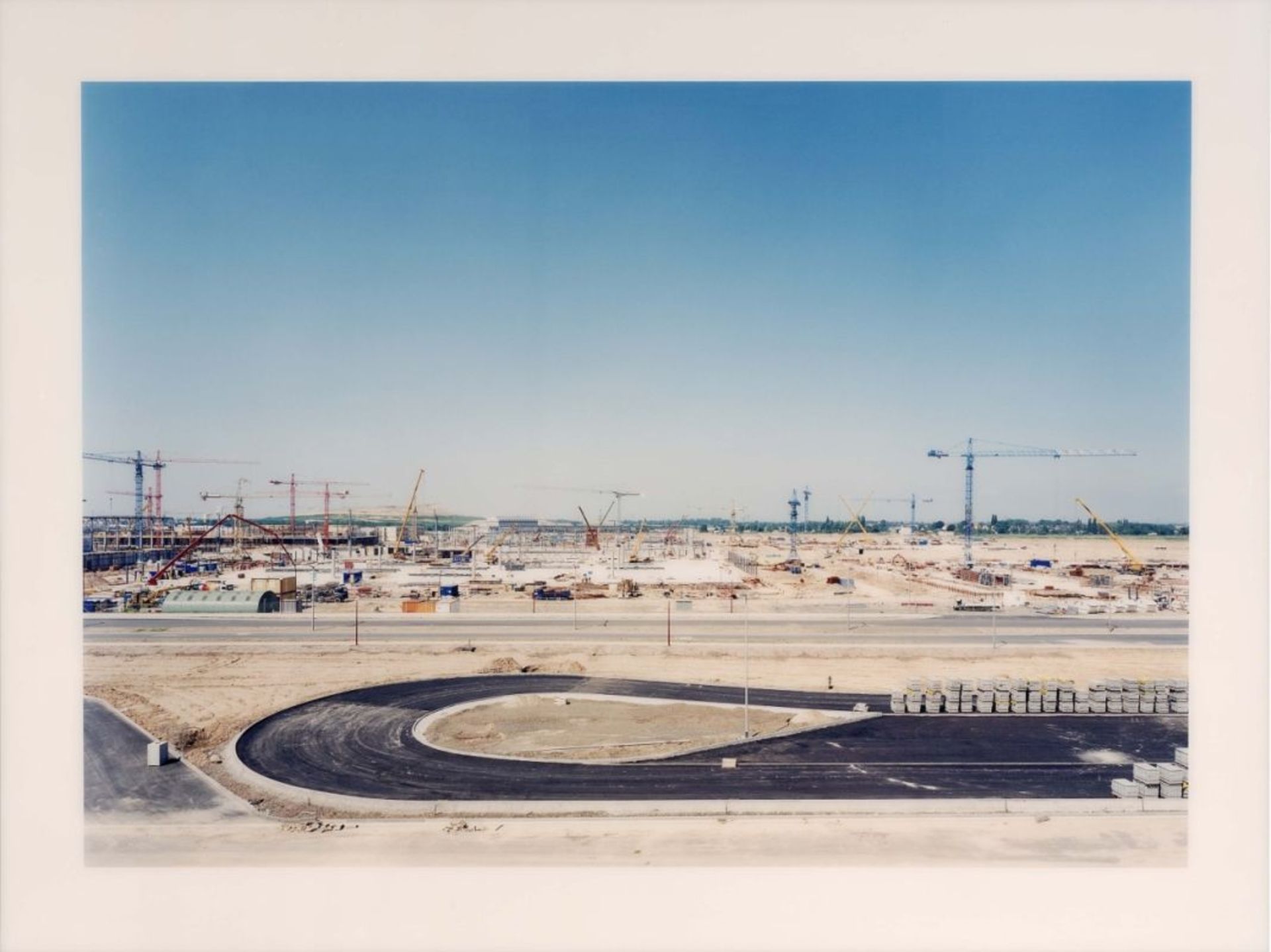 Gursky, Andreas 1955 Leipzig Leipzig. 1995 Fotografie. C-print auf Diasec. 165 x 215 cm Rückseitig