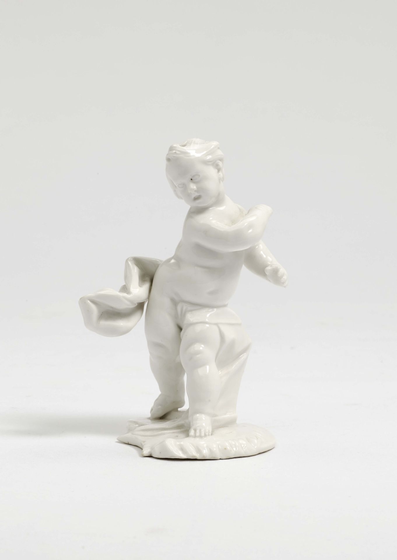 Putto als Saturn Nymphenburg, um 1760, Modell von F. A. Bustelli Porzellan. Weiß. Auf flacher