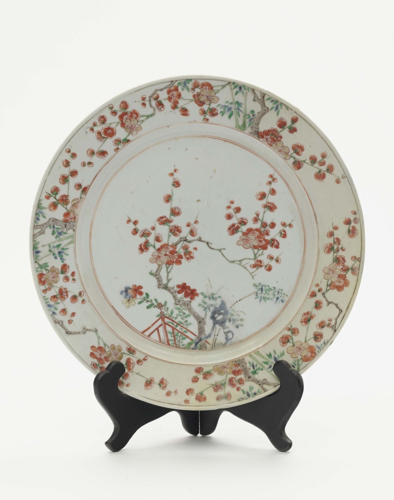 Teller China Porzellan. Bunter floraler Schmelzfarbendekor mit Kirschblüten u. a., tlw. Gold