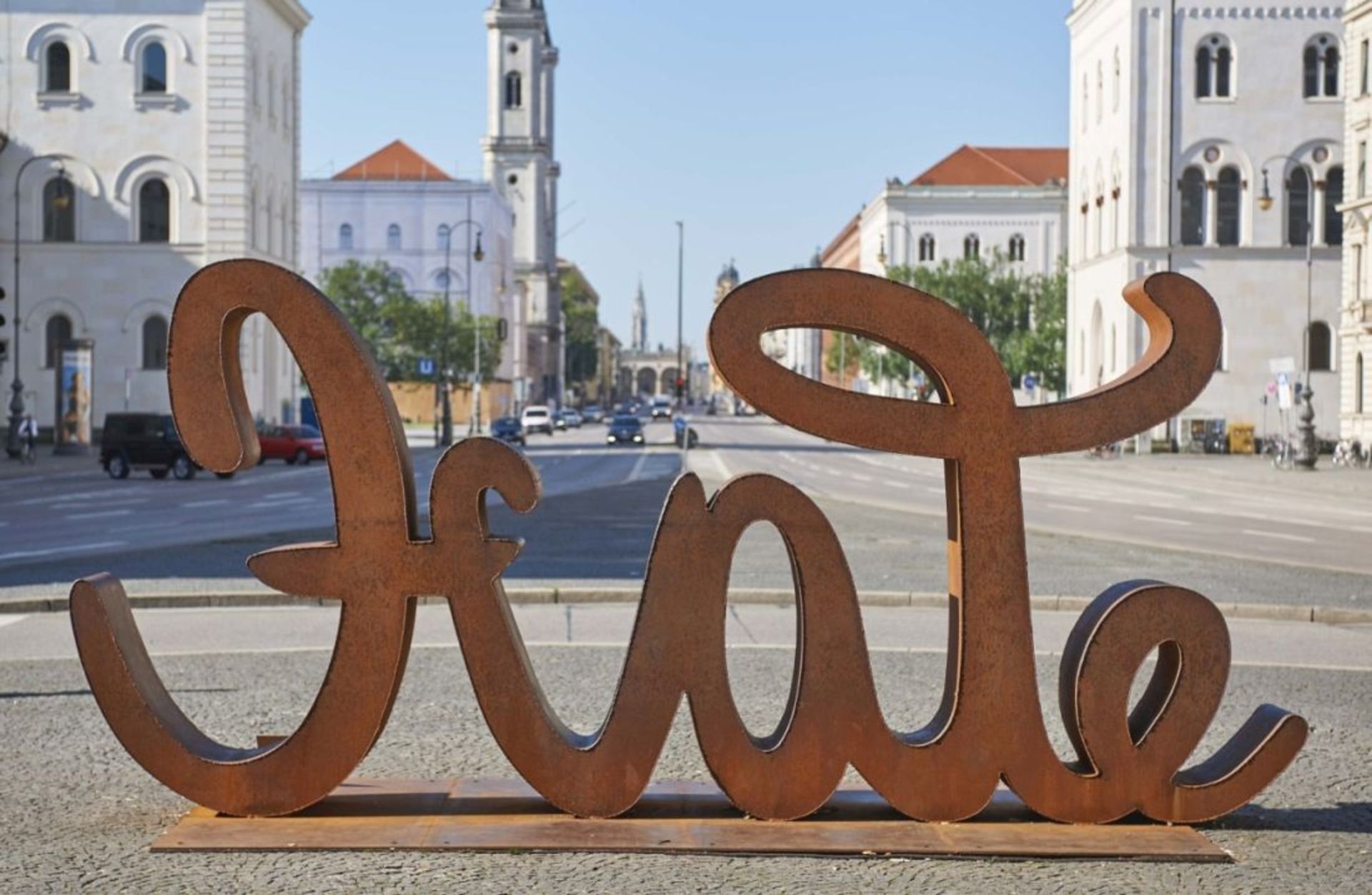 Weiss, Mia Florentine 1980 Würzburg - lebt in Berlin LOVE HATE. 2018 Ambigramm-Skulptur. Stahl, - Bild 2 aus 2