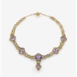 Collier mit Amethysten Deutschland, um 1820 Gold und Goldfiligran 585/-, getestet. 6 Amethyste im