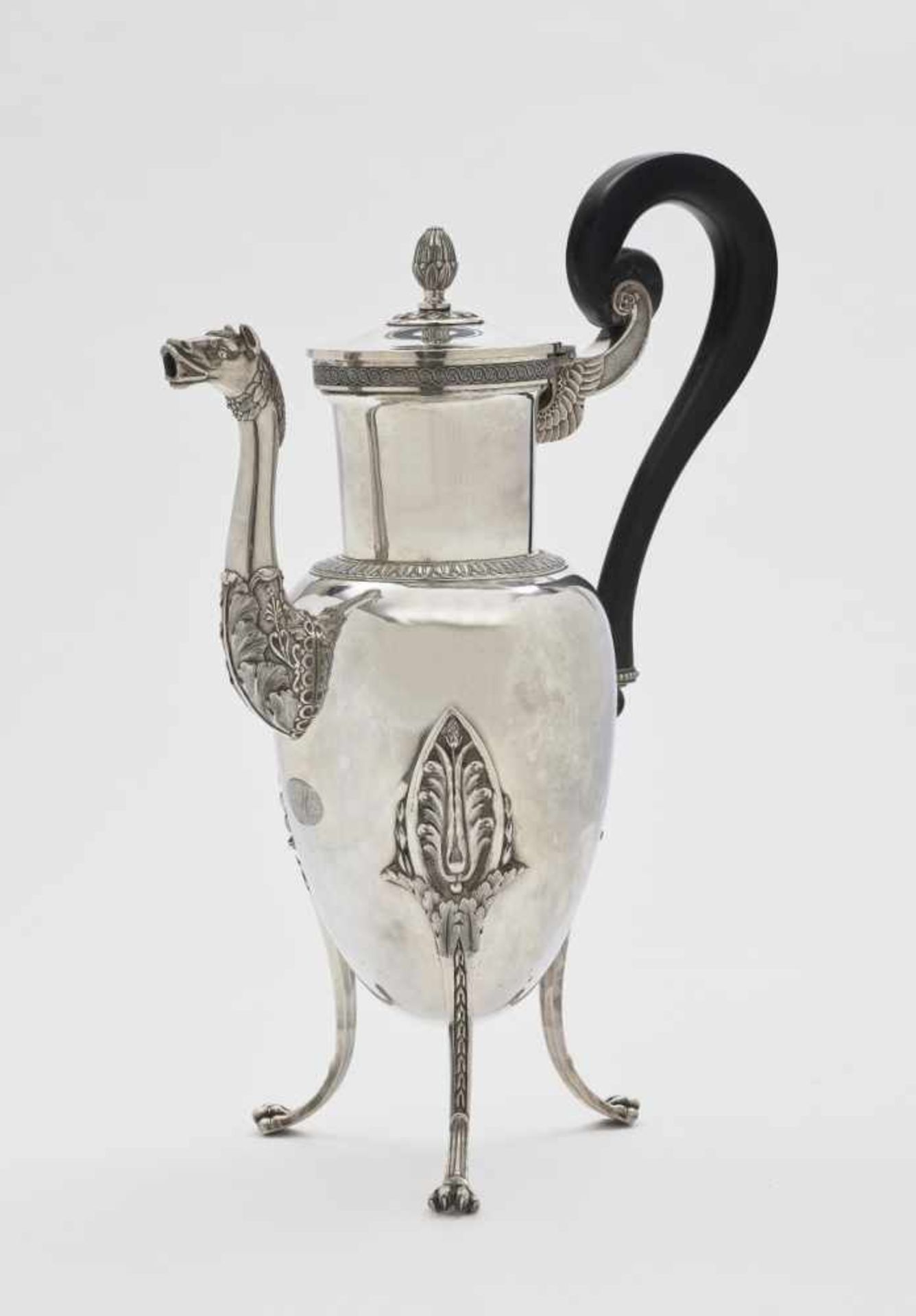 KaffeekanneParis, 1809 - 1819, Léonard Chatenet Silber. Geschwungener Ebenholzgriff. Balusterform