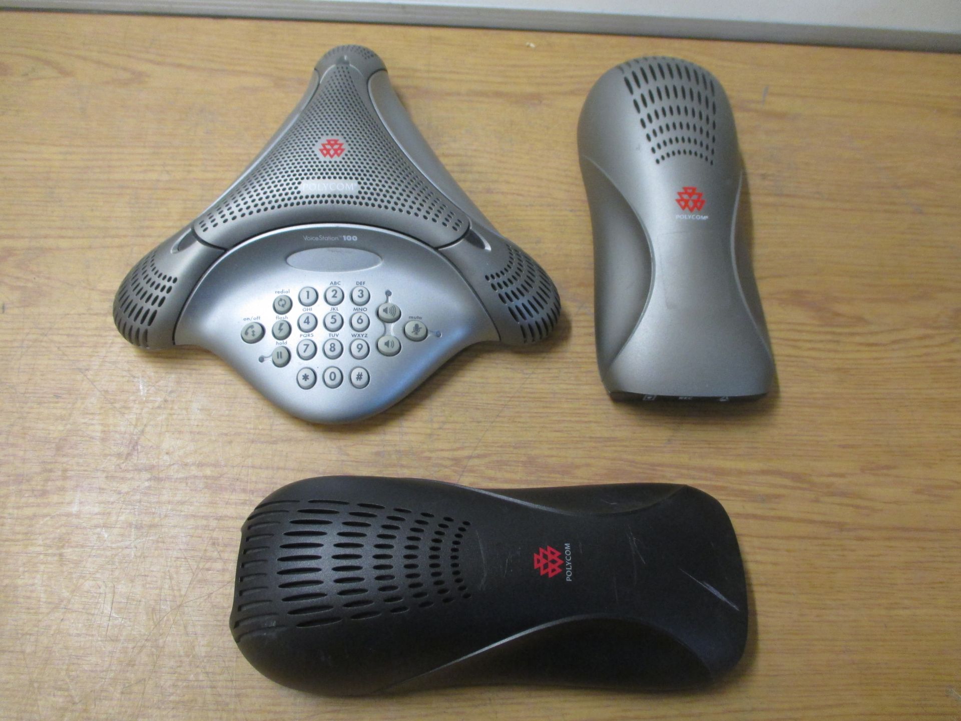 POLYCOM VOICESTATION 100 CONFERENCE PHONE WITH VOICESTATION 100 UNIVERSAL MODULE PLUS A SOUNDSTATION