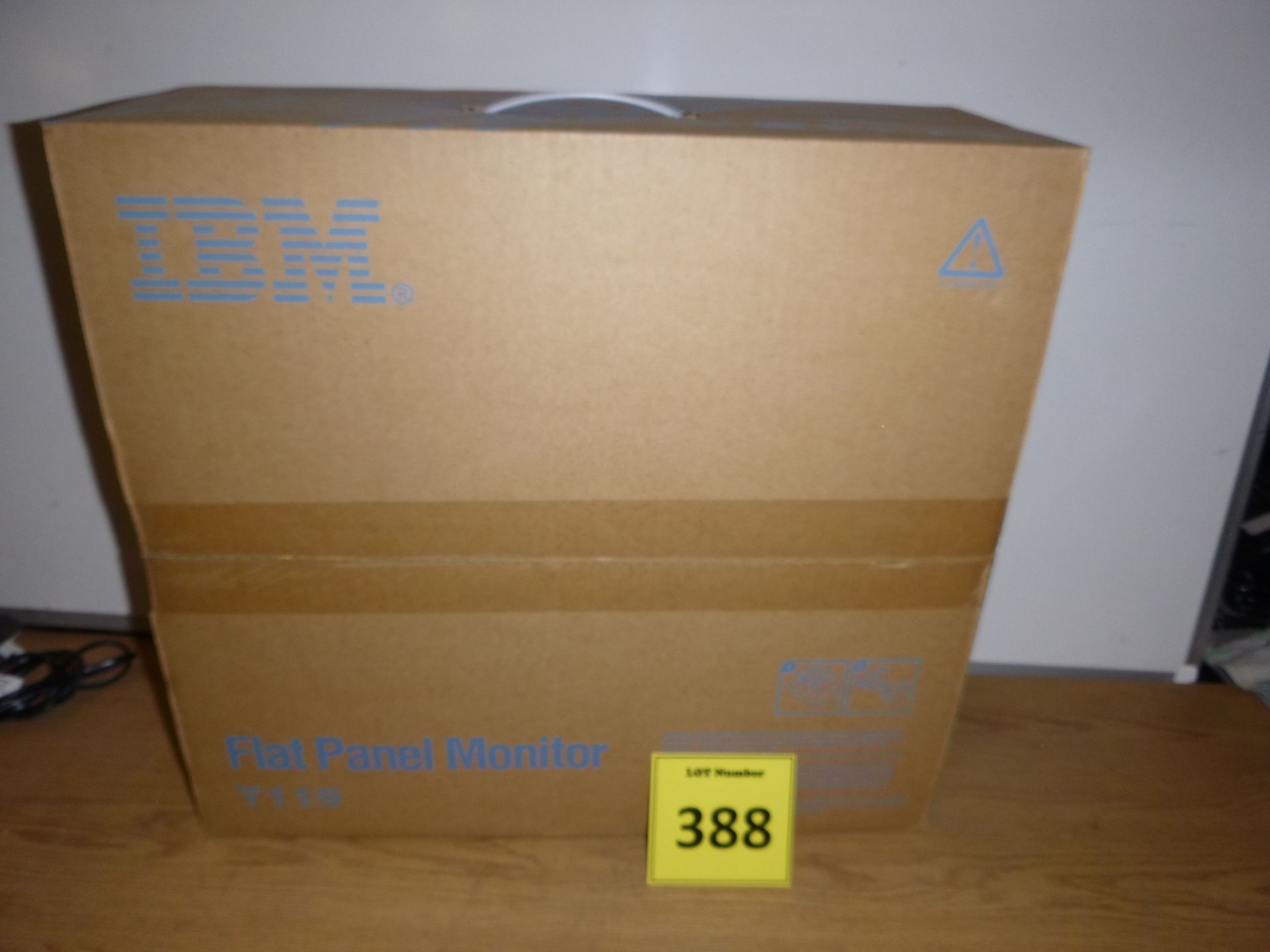 IBM 19" T119 FLAT PANEL MONITOR MODEL 4944-19X. NEW IN SEALED BOX