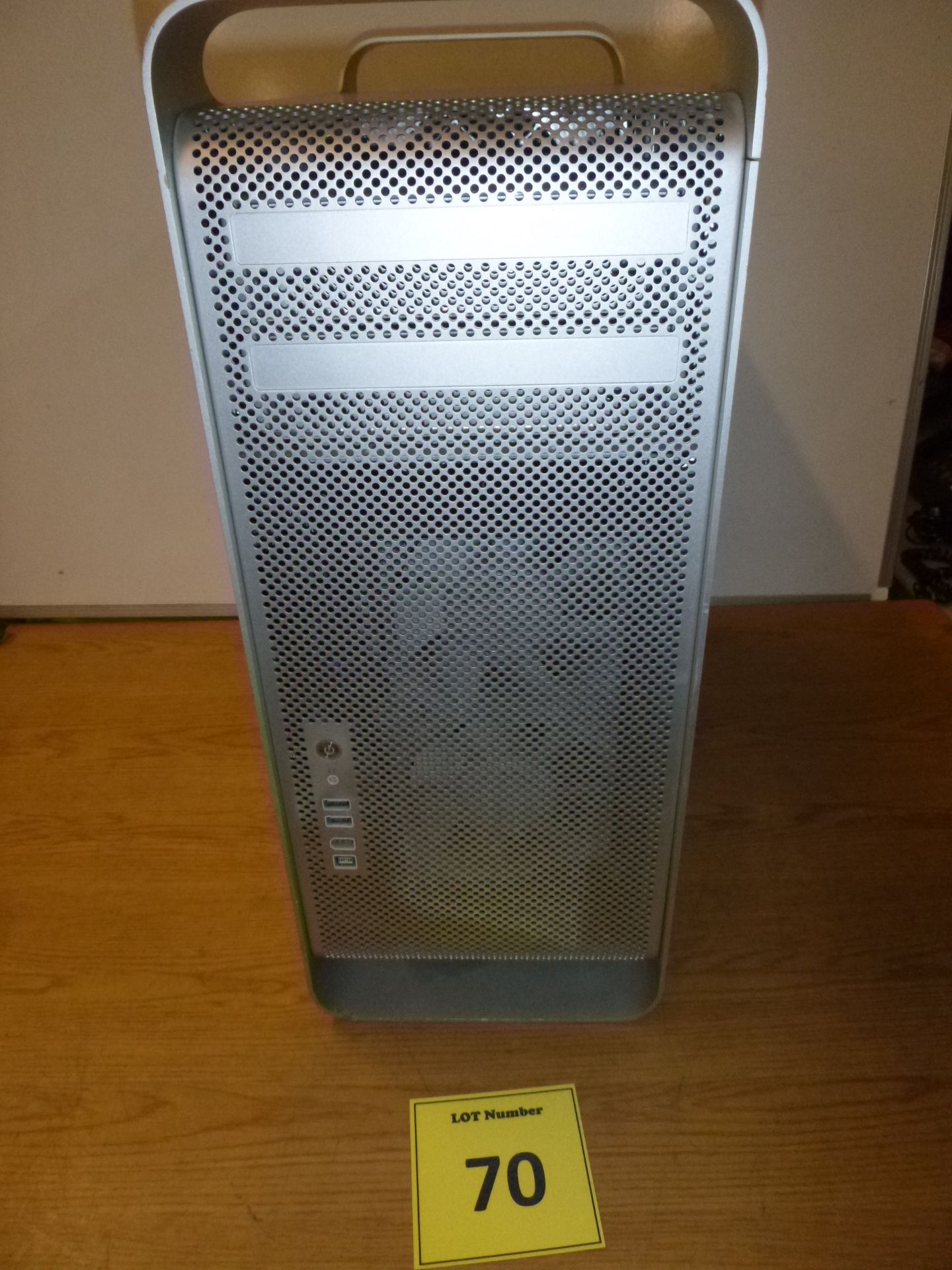 APPLE MAC PRO A1186. 2 X 2.66GHZ XEON DUAL CORE PROCESSORS, 2GB RAM, 250GB HDD, DVDRW. MAC OSX 10. - Image 4 of 4