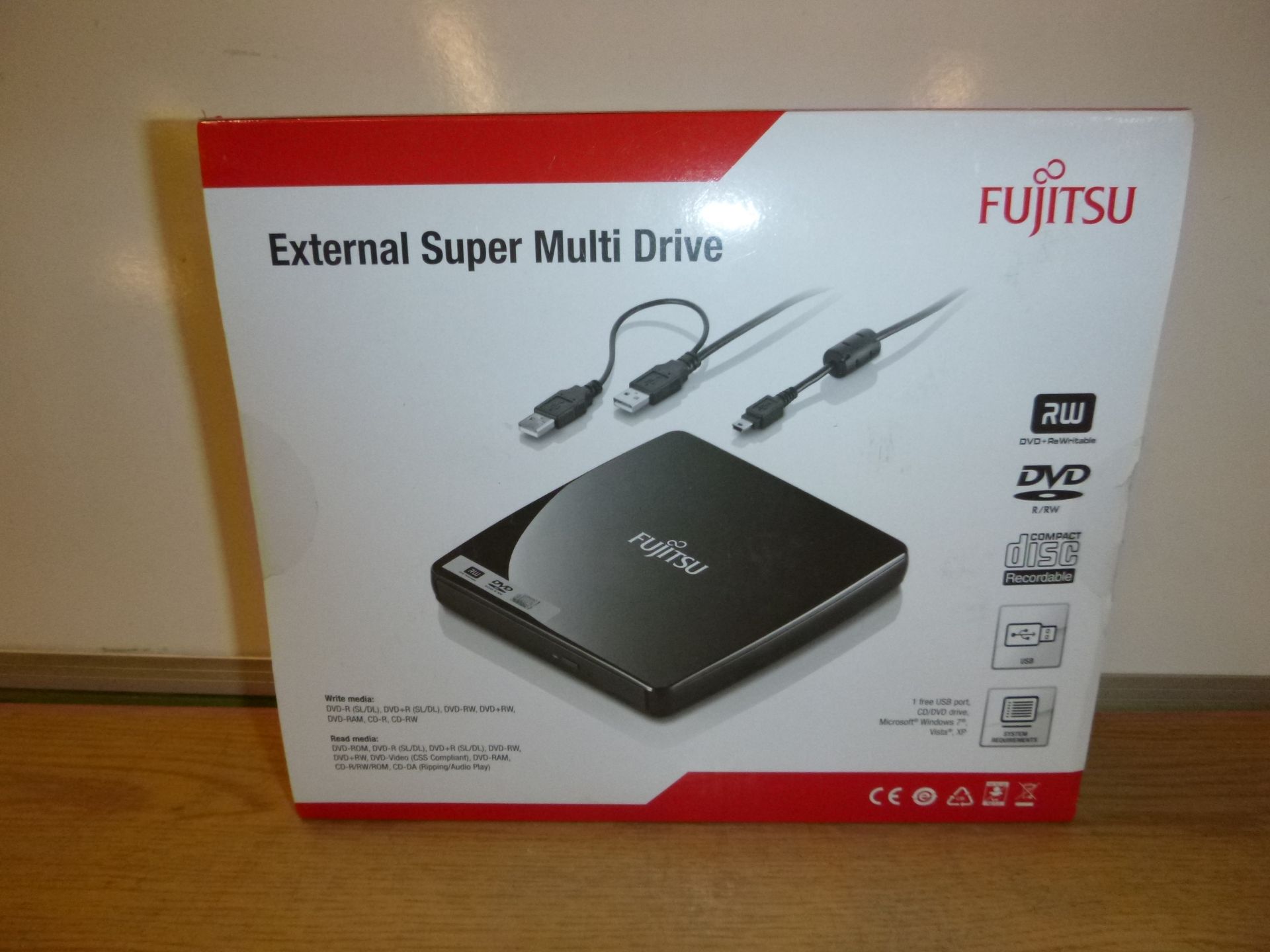 FUJITSU EXTERNAL SUPER MULTI DRIVE DVDRW DRIVE .USEFUL FOR LAPTOPS. NEW IN SEALED BOX