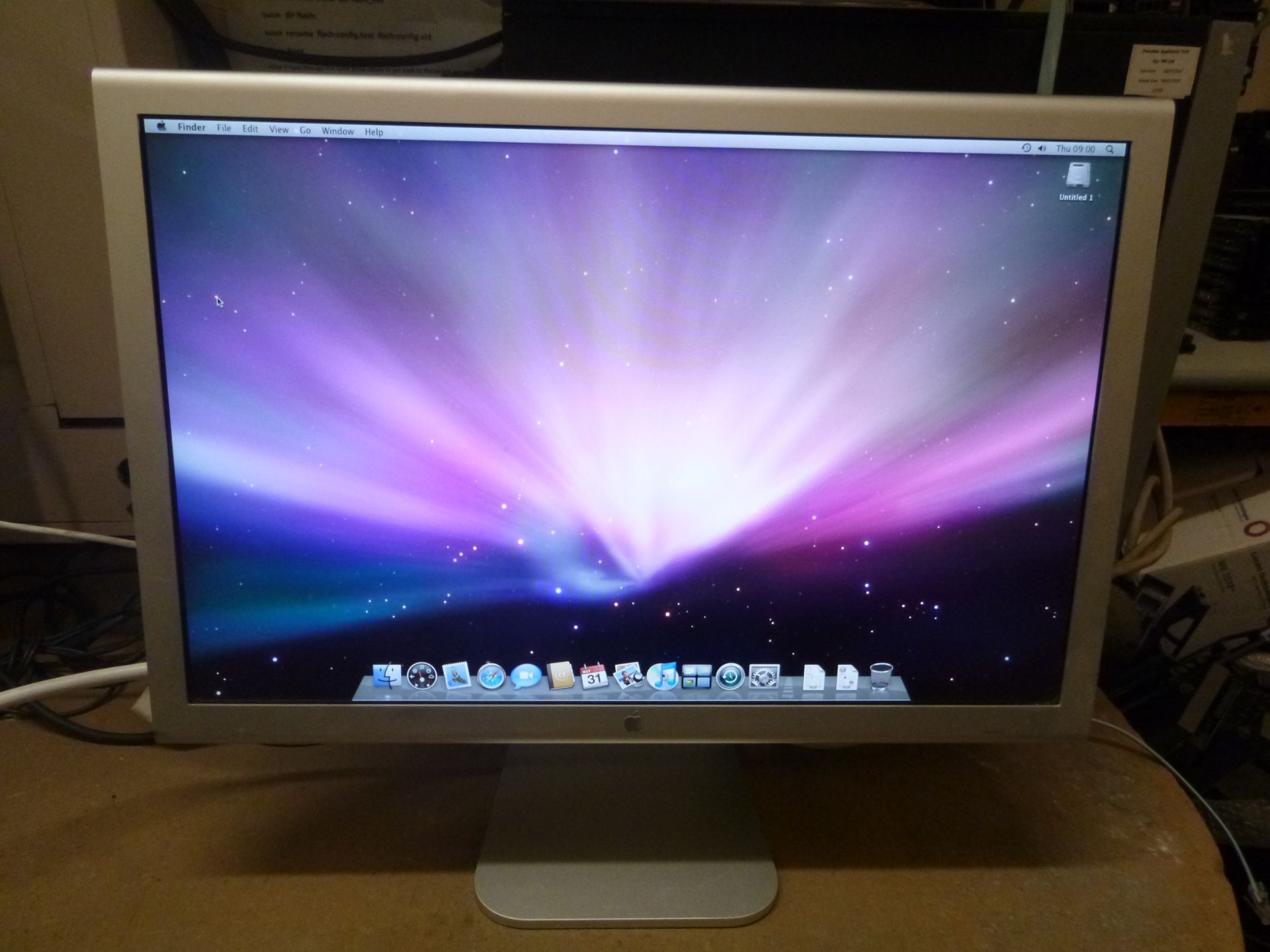 APPLE 20" CINEMA DISPLAY . MODEL A1081. WITH PSU