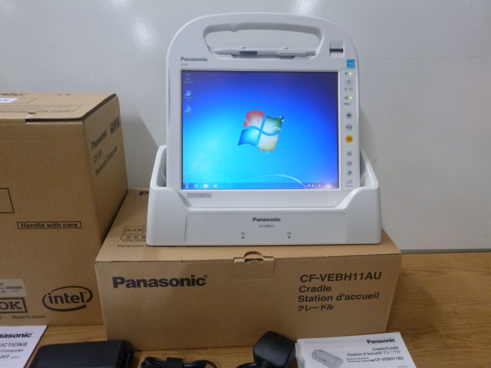 PANASONIC TOUGHBOOK CF-HI TOUCHSCREEN TABLET . Atom 1.86Ghz, 2Gb Ram, 64Gb ssd Drive. RUNNING