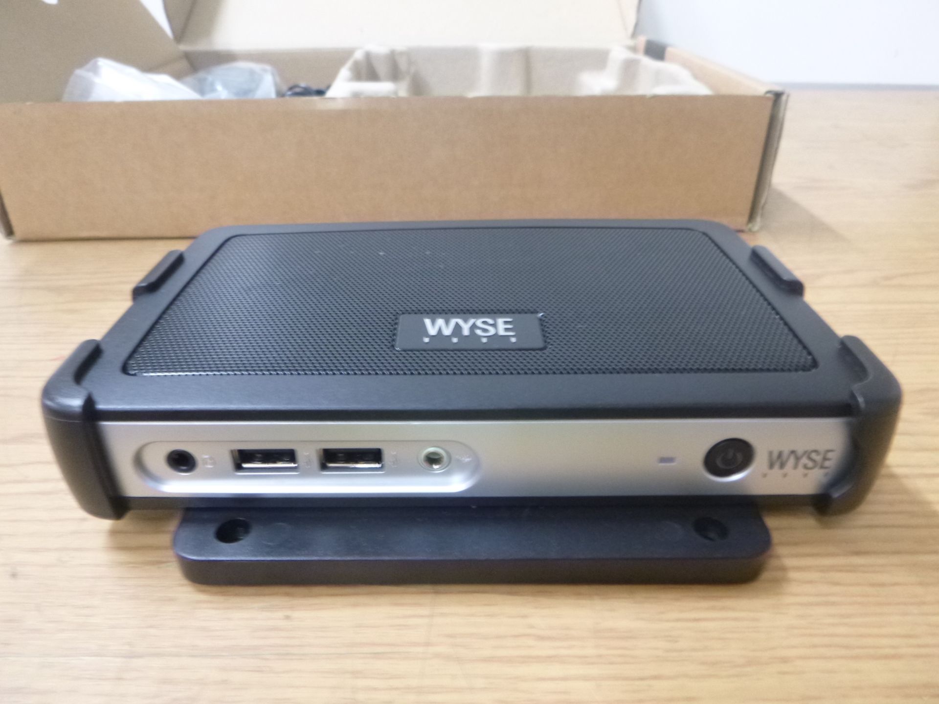 Wyse 909569-02L P25 Tera2 512R ThinClient Incl Kit Dual VESA Mount Bracket & PSU. Boxed. - Image 2 of 4