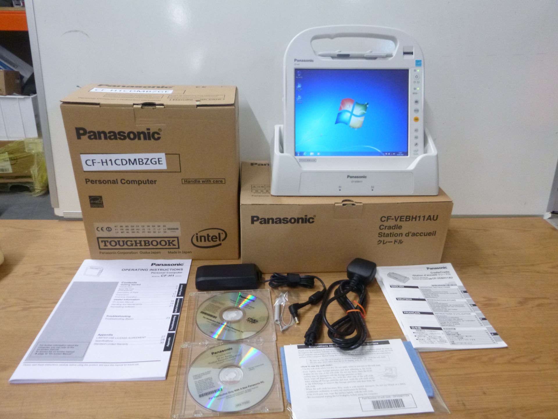 PANASONIC TOUGHBOOK CF-HI TOUCHSCREEN TABLET . Atom 1.86Ghz, 2Gb Ram, 64Gb ssd Drive. RUNNING - Image 2 of 3