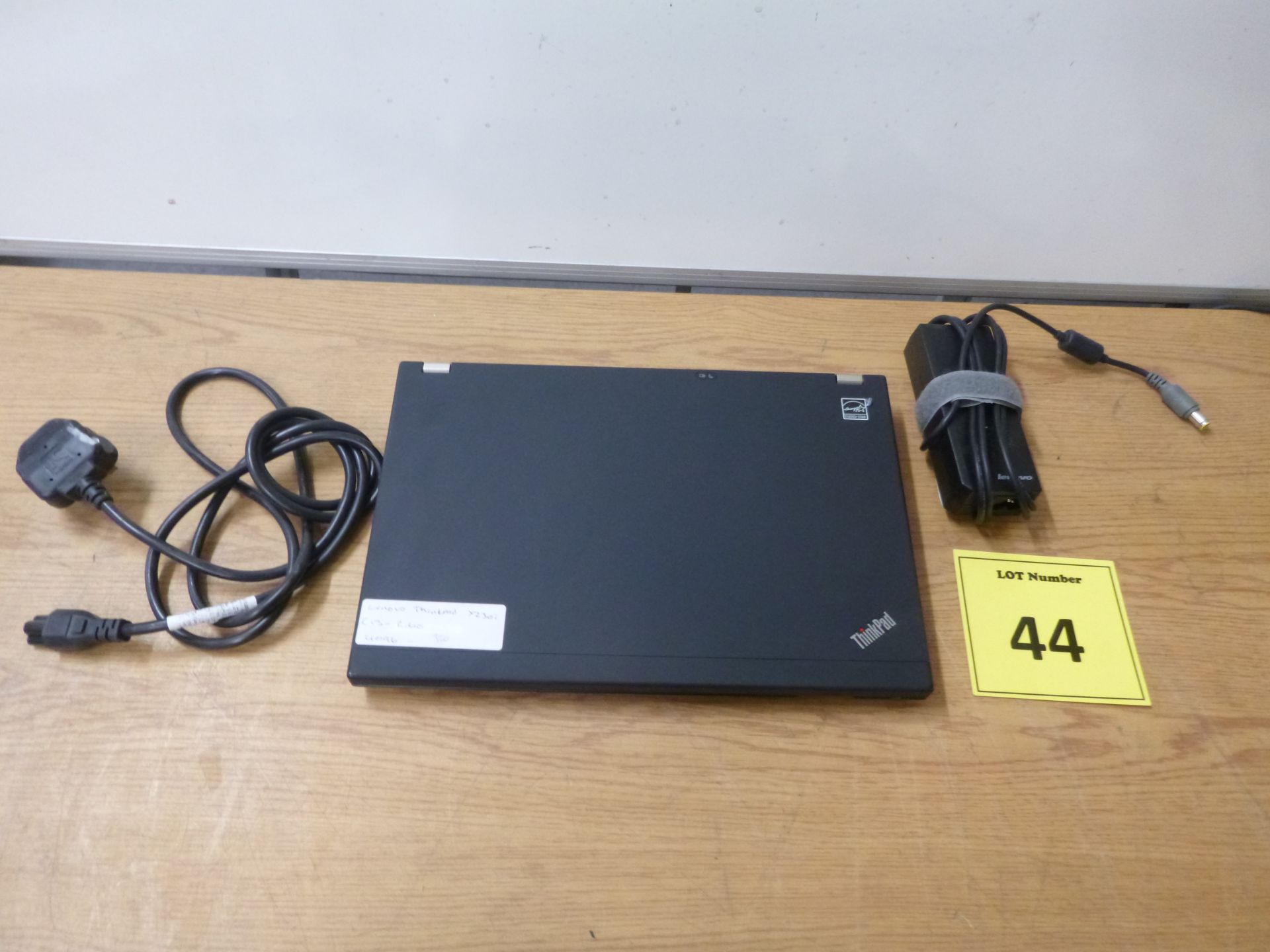 LENOVO THINKPAD X230i LAPTOP. Core i3 2.4GHZ processor, 4Gb Ram, 320GB HDD. With PSU. W8 PRO - Image 2 of 2