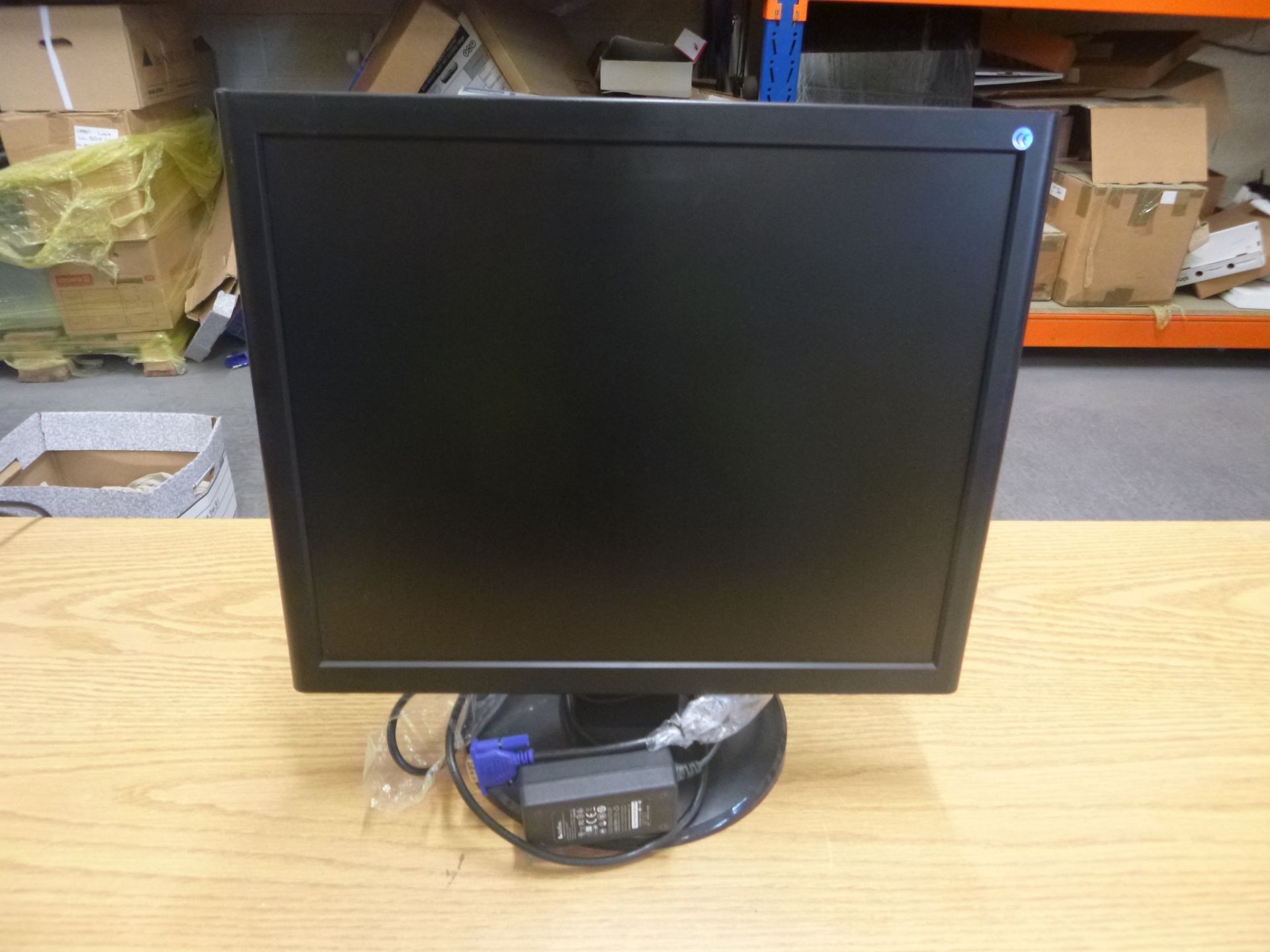 19 INCH CCTV SECURITY MONITOR. Model DS19TFT. BNC VIDEO IN & OUT, HDMI PORT, VGA PORT. WITH PSU