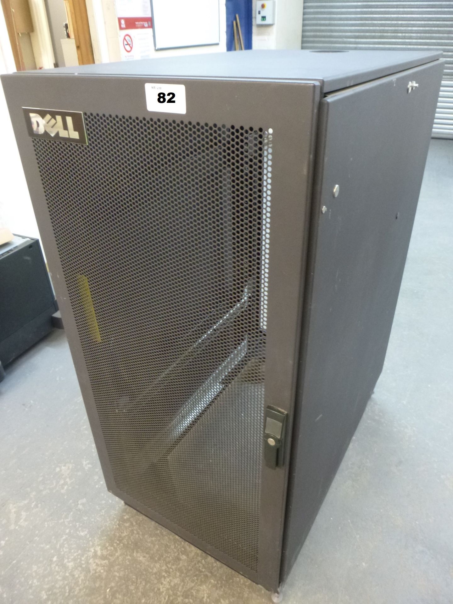 DELL 24U RACKMOUNT SERVER CABINET