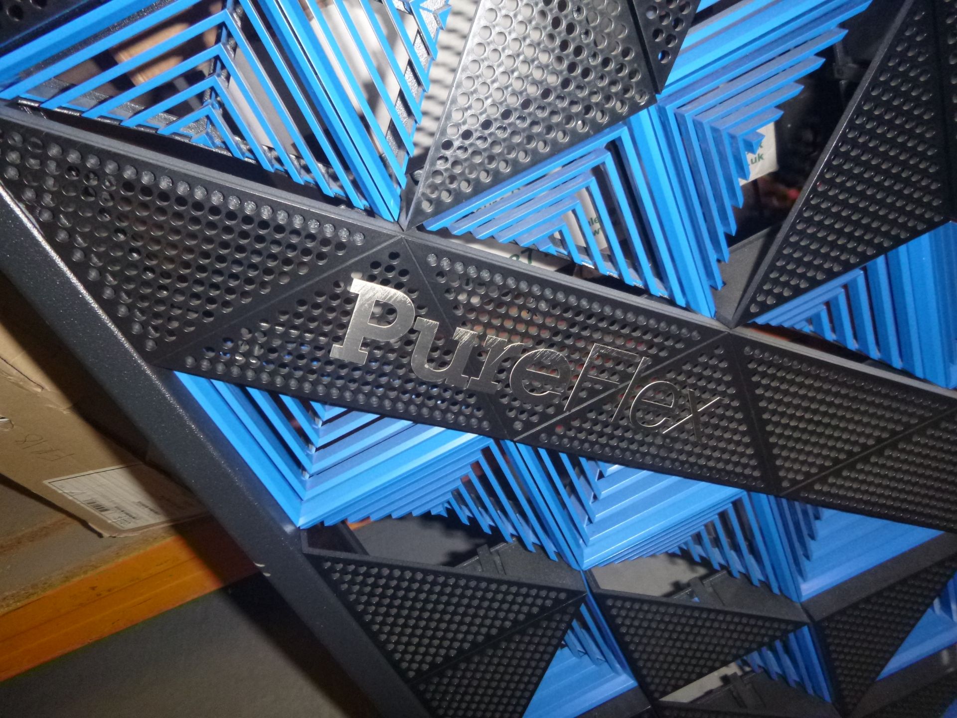 IBM PUREFLEX SYSTEM RACK 7953-94X CONTAINING 2 X 81Y2891 FLEX SYSTEM ENTERPRISE CHASSIS, 2 X IBM - Image 12 of 12