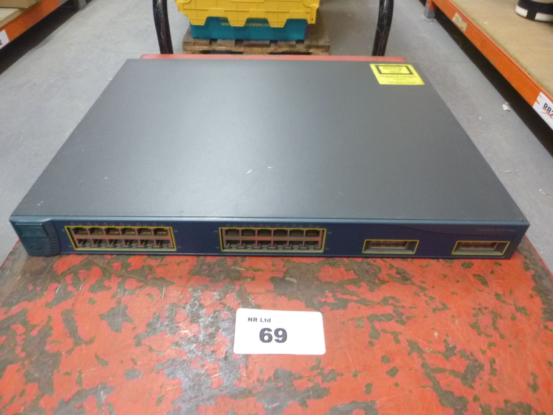 CISCO CATALYST 3550 Series 24 Port Network Switch. Model WS-C3550-24-EMI.