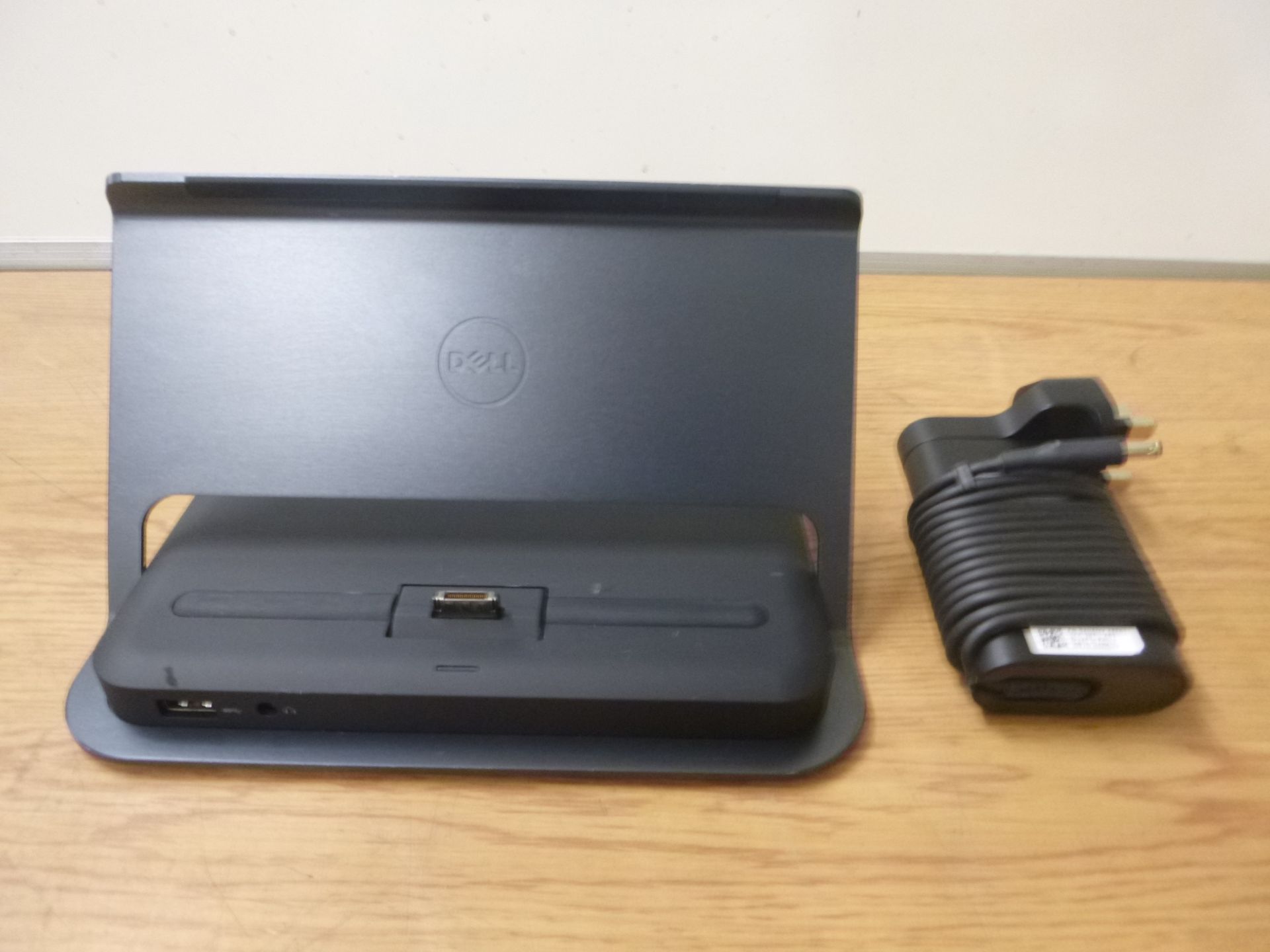 Dell Venue 11 Pro Tablet Docking Station 5130 / 7130 / 7139 / 7140 / 7350. WITH PSU.