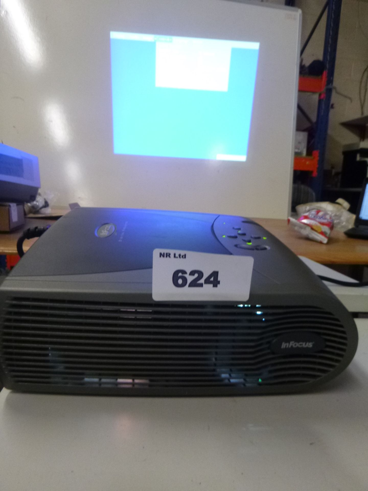 INFOCUS LP350 Projector. COMPLETE WITH CARRYCASE,REMOTE, USER GUIDE-SEE PHOTOS - Image 2 of 5