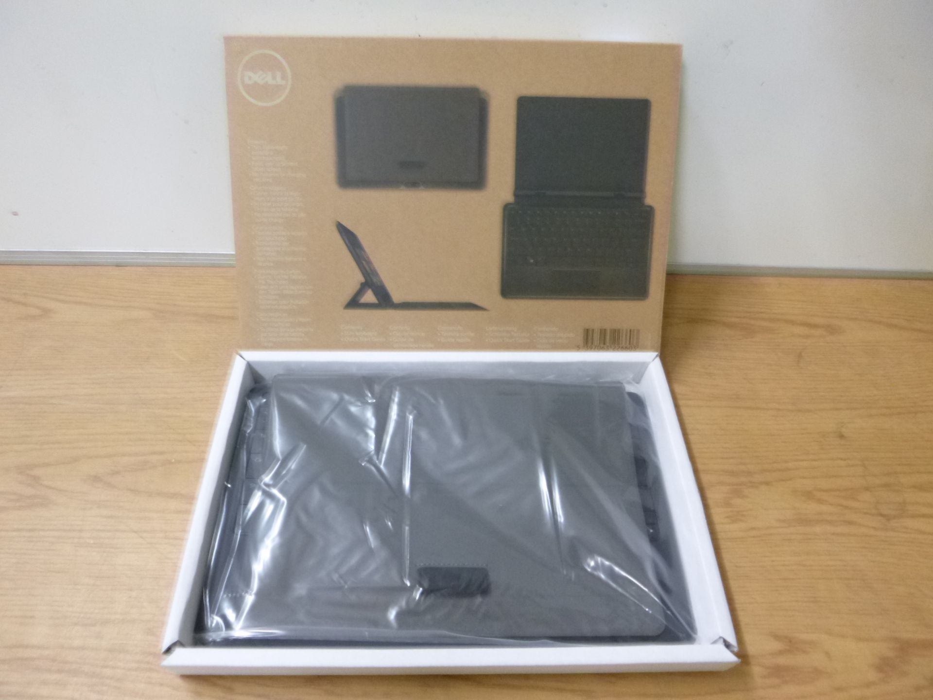 DELL SLIM TABLET KEYBOARD FOR DELL VENUE 11 PRO 5130 / 7130 / 7139 TABLET. BOXED.