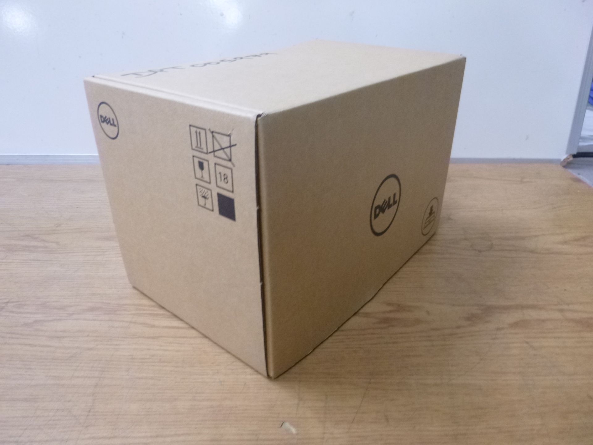 BOXED UNUSED Dell Venue 11 Pro Tablet Docking Station 5130 / 7130 / 7139 / 7140 / 7350. WITH PSU. - Image 3 of 3
