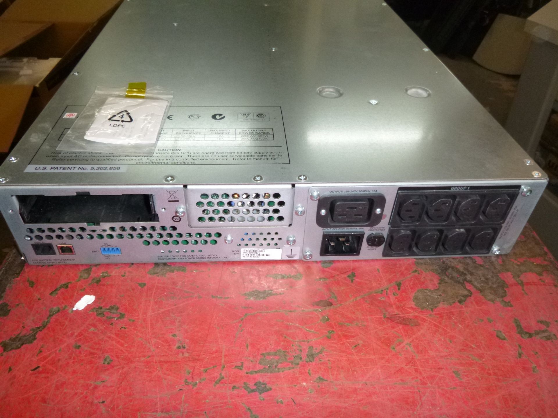 APC RACKMOUNT 2U UPS. MODEL SMT3000RM1 2U . WITH FRONT COVER - Image 2 of 2