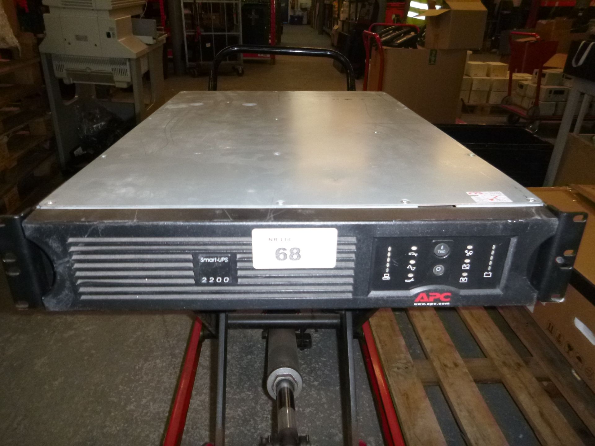 APC RACKMOUNT 2U SMARTUPS. MODEL 2200 (SUA2200RMI) . WITH FRONT COVER