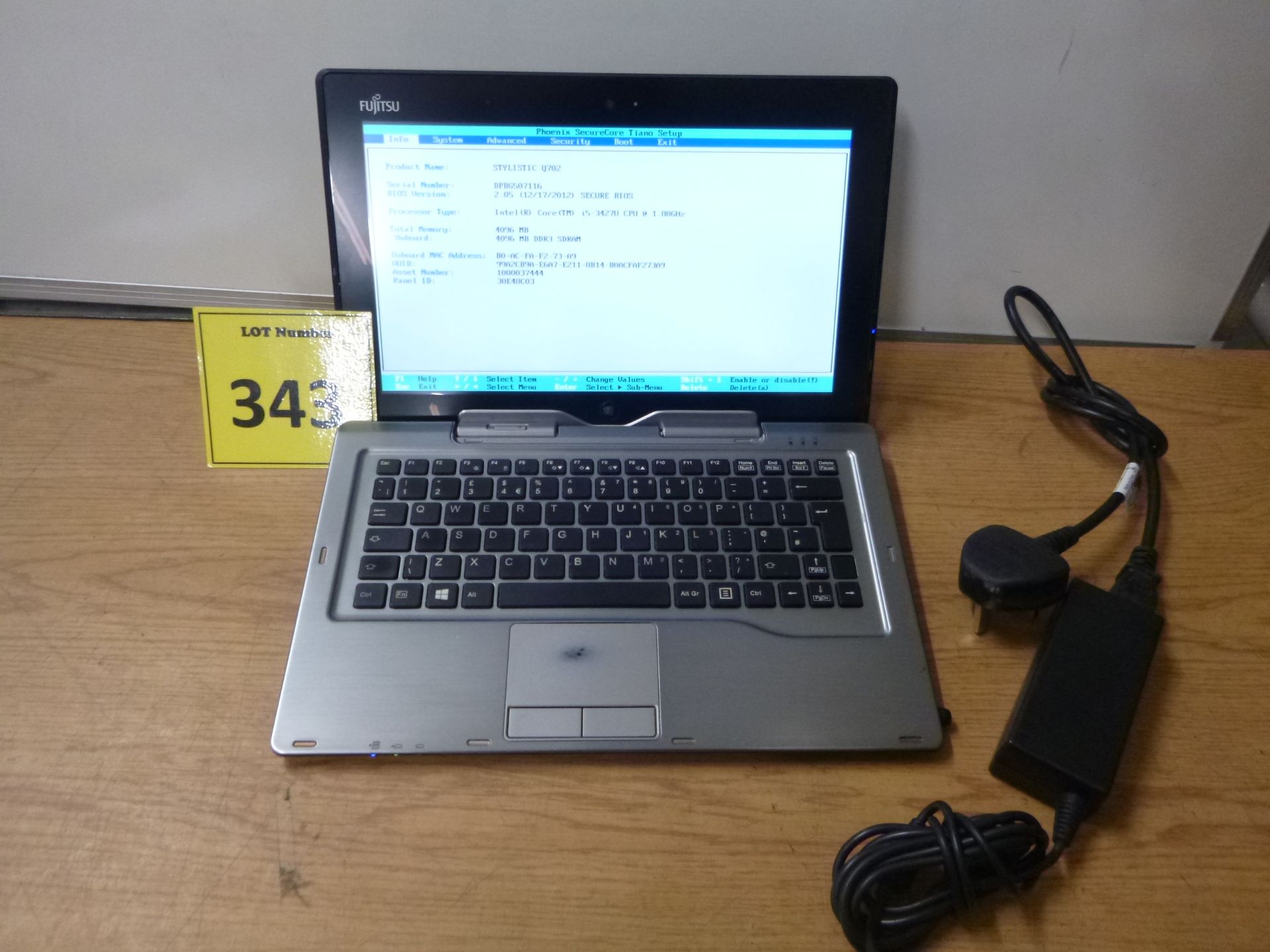 Fujitsu Stylistic Q702 Core i5 1.8GHZ, 4GB RAM, 256GB SSD DRIVE Tablet + Keyboard Dock & PSU