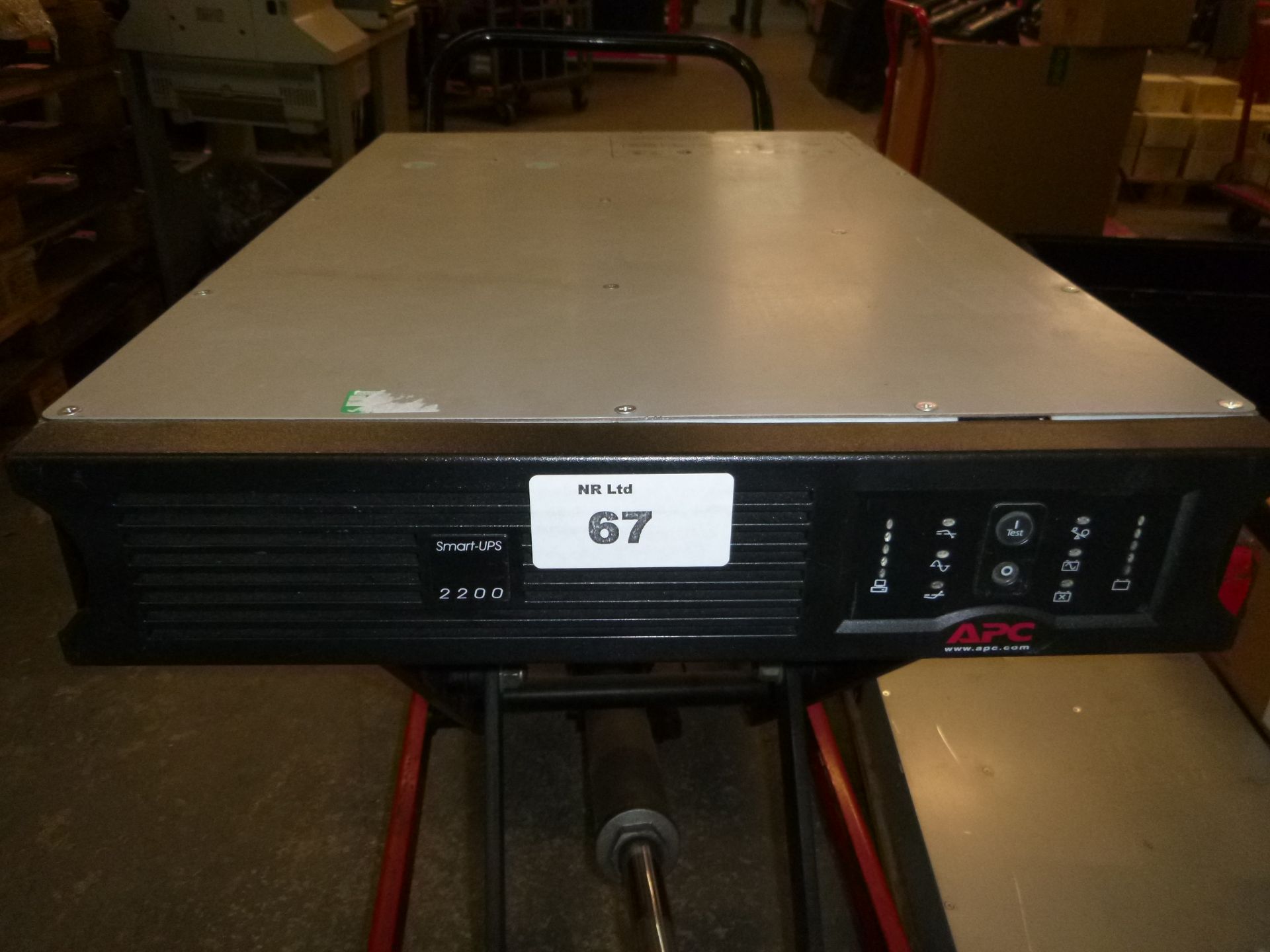 APC RACKMOUNT 2U SMARTUPS. MODEL 2200 (SUA2200RMI) . WITH FRONT COVER