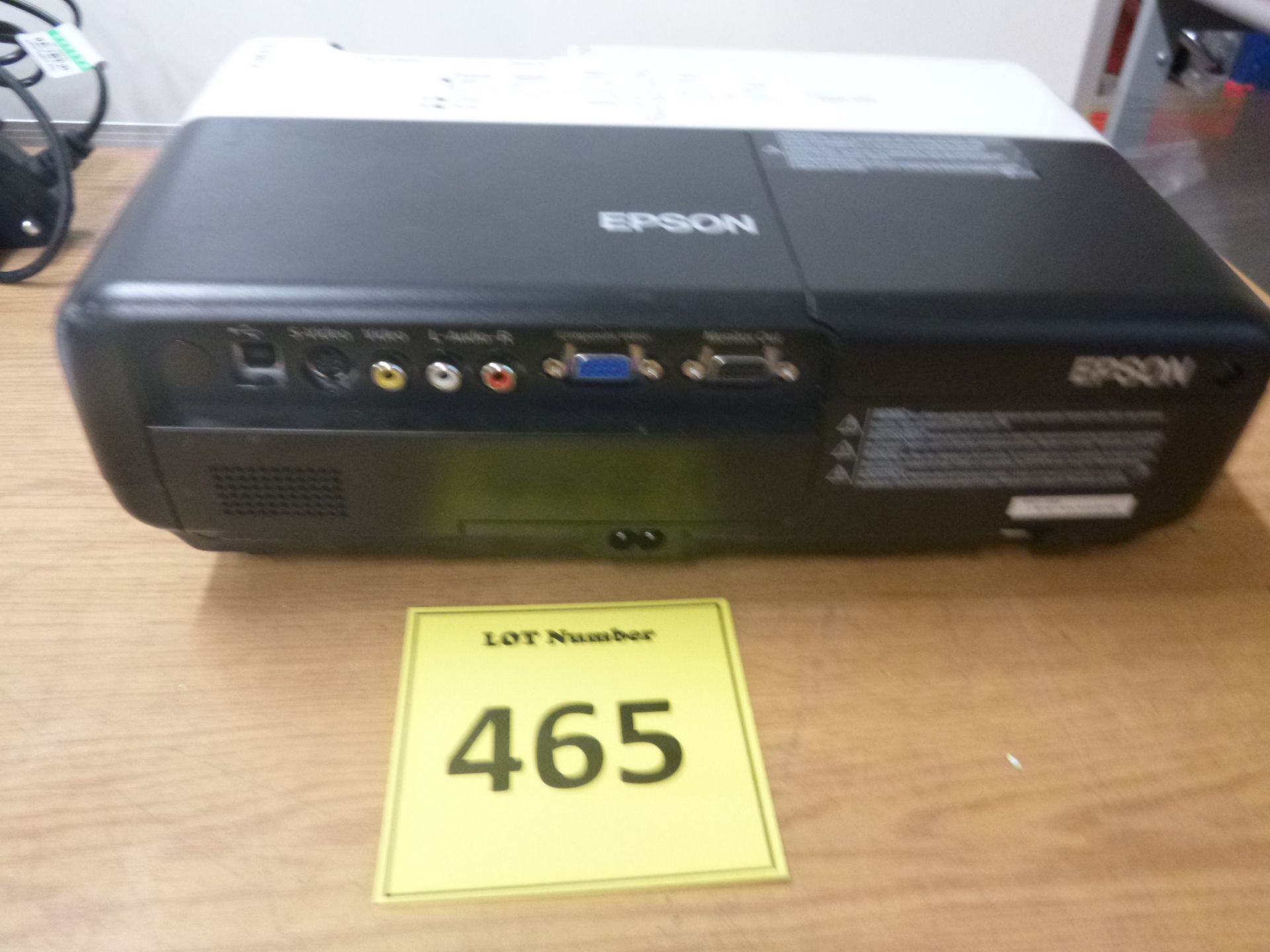 EPSON 3LCD PROJECTOR. MODEL EMP-X52. SEE PHOTO FOR LAMP HOURS. - Bild 2 aus 4