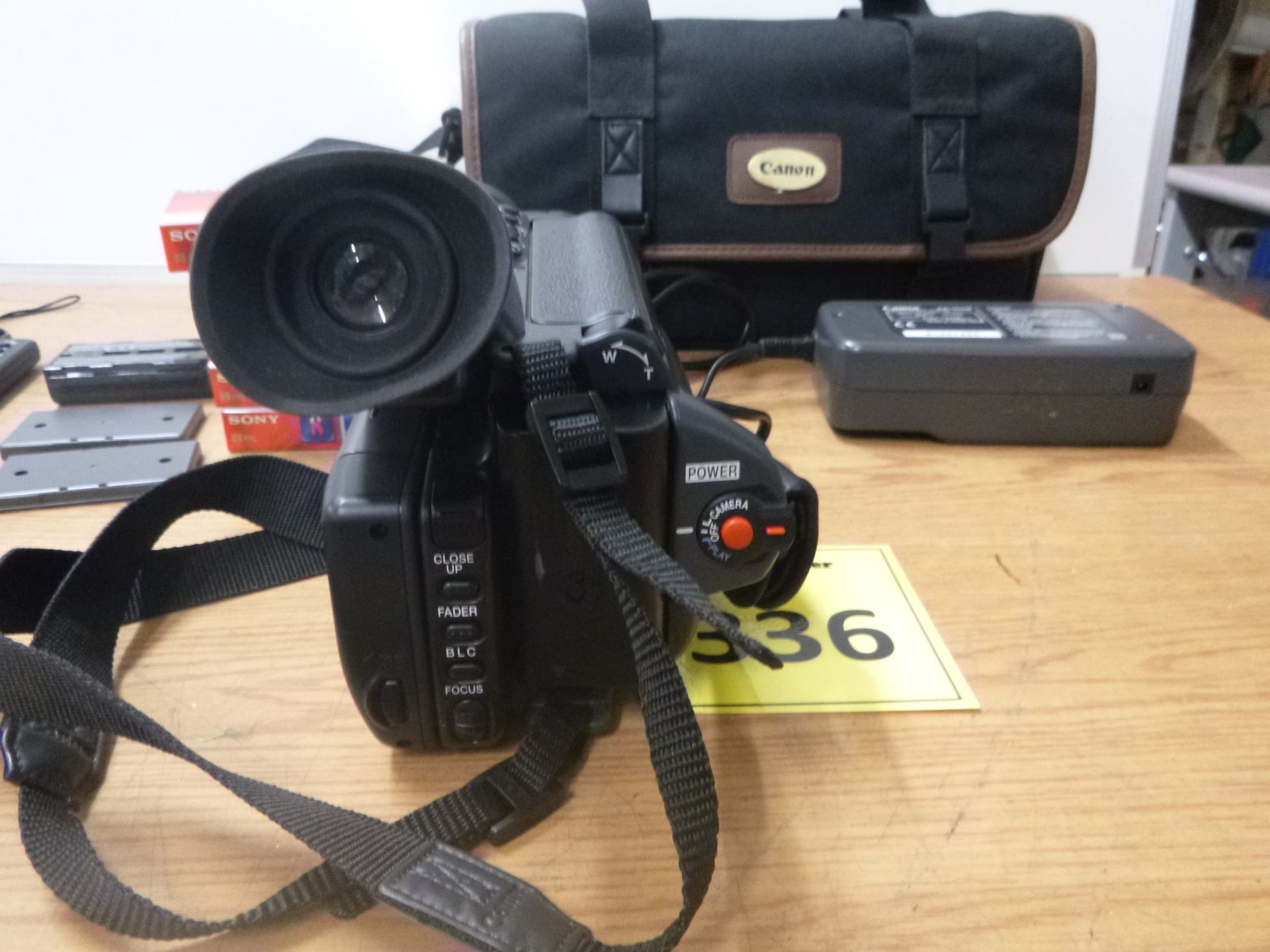 CANON 8MM VIDEO CAMCORDER. MODEL UC-V100. WITH CHARGER, 2 X BATTERIES, REMOTE CONTROL, 5 X NEW TAPES - Bild 3 aus 3